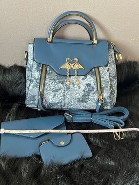 Blue swan purse